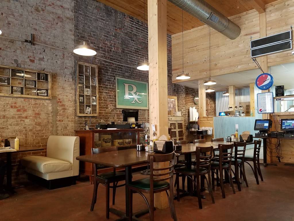 The Burg Cafe | restaurant | 9 E Poplar St, Harrisburg, IL 62946, USA | 6182529097 OR +1 618-252-9097