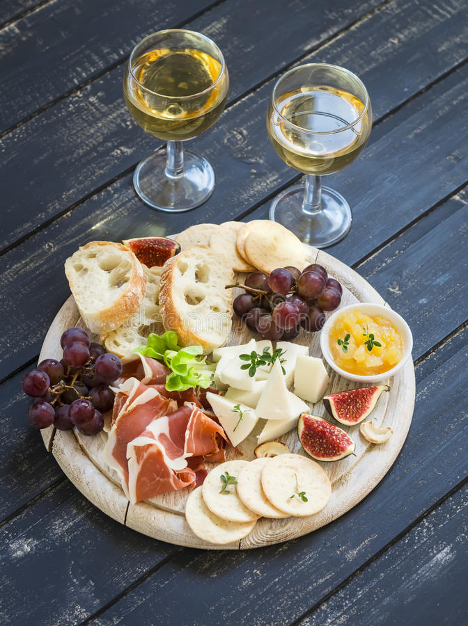 Bulkheads Taphouse & Kitchen | restaurant | 664 Kingsley Ave #107, Orange Park, FL 32073, USA | 9045927084 OR +1 904-592-7084