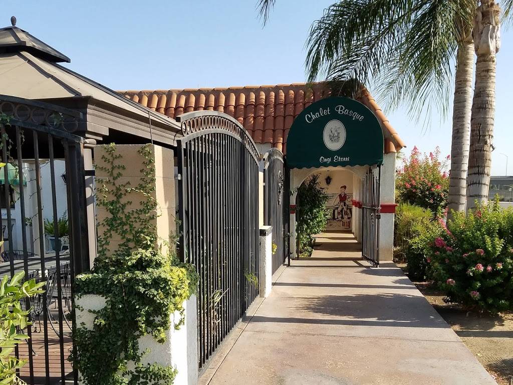 Chalet Basque Restaurant | restaurant | 200 Oak St, Bakersfield, CA 93304, USA | 6613272915 OR +1 661-327-2915