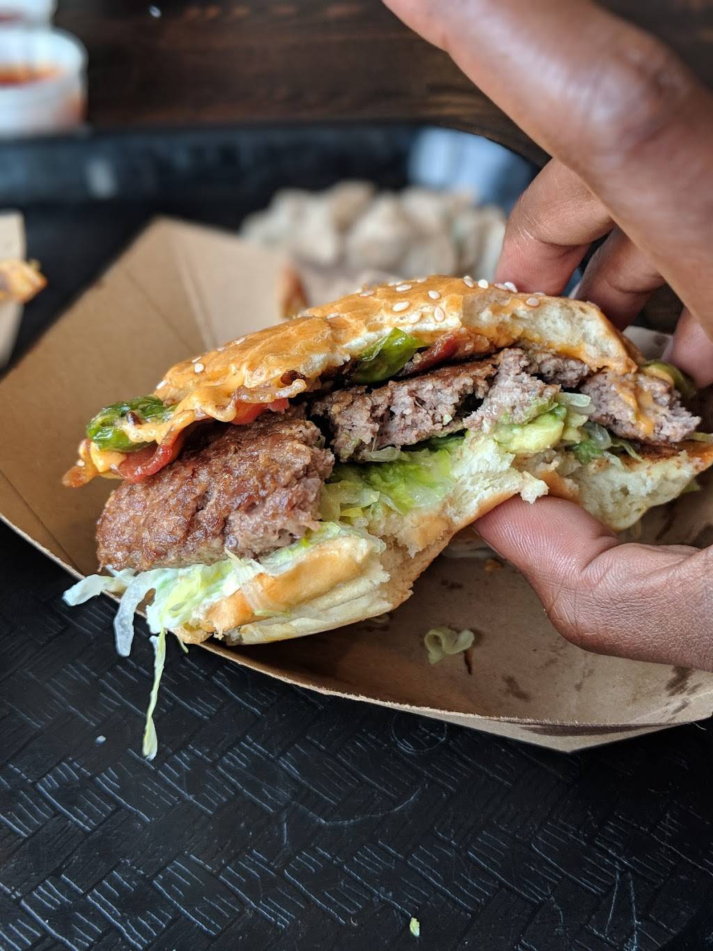 Mom & Pops Burgers | restaurant | 1603 Main St, Chatham, MA 02633, USA | 7748404144 OR +1 774-840-4144