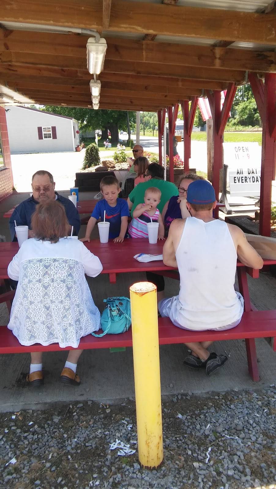 Kalis Shake Shak | restaurant | 415 Front St, Oak Hill, OH 45656, USA | 7406820777 OR +1 740-682-0777