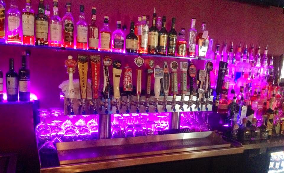 1st Ave draght house | restaurant | 3707 1st Ave SE, Cedar Rapids, IA 52403, USA | 3198266571 OR +1 319-826-6571