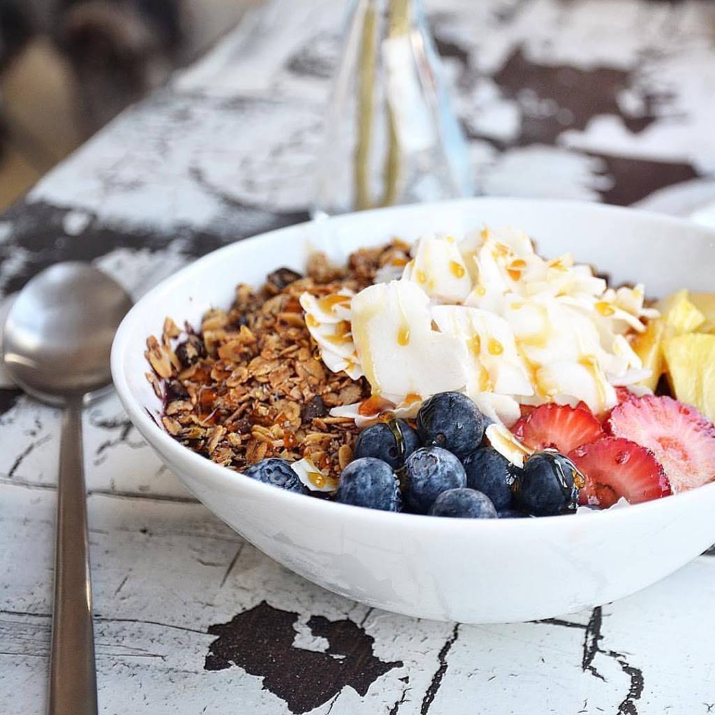 Lilikoi Organic Living | restaurant | 500 South Pointe Dr #180, Miami Beach, FL 33139, USA | 3057638692 OR +1 305-763-8692