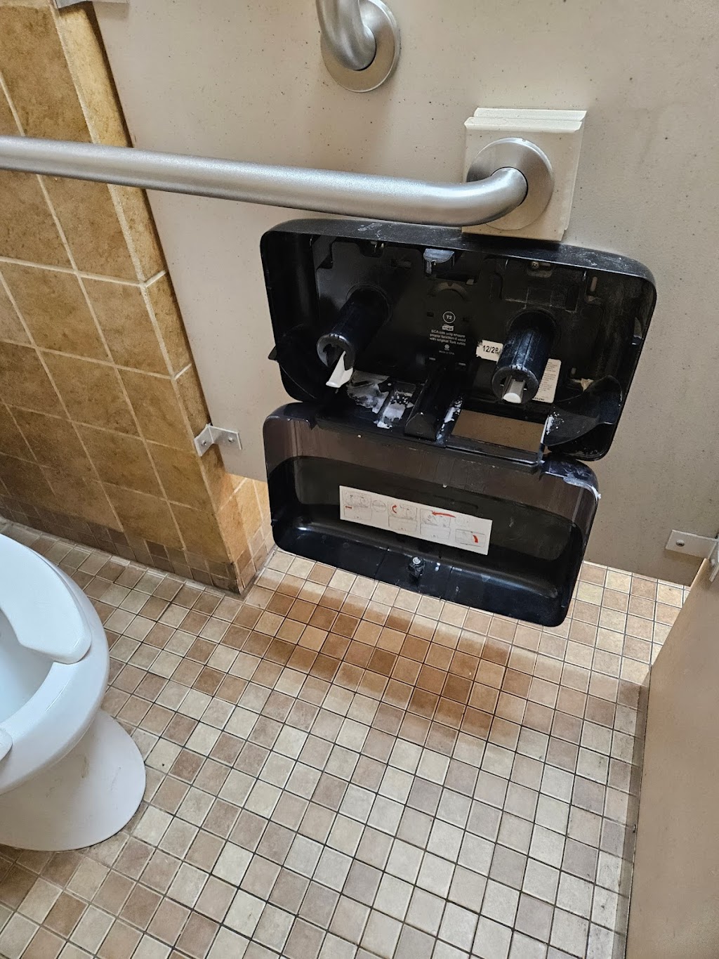 The J-Bar | restaurant | 4200 N Interstate 90 Service Rd, Box Elder, SD 57701, USA | 6057214983 OR +1 605-721-4983