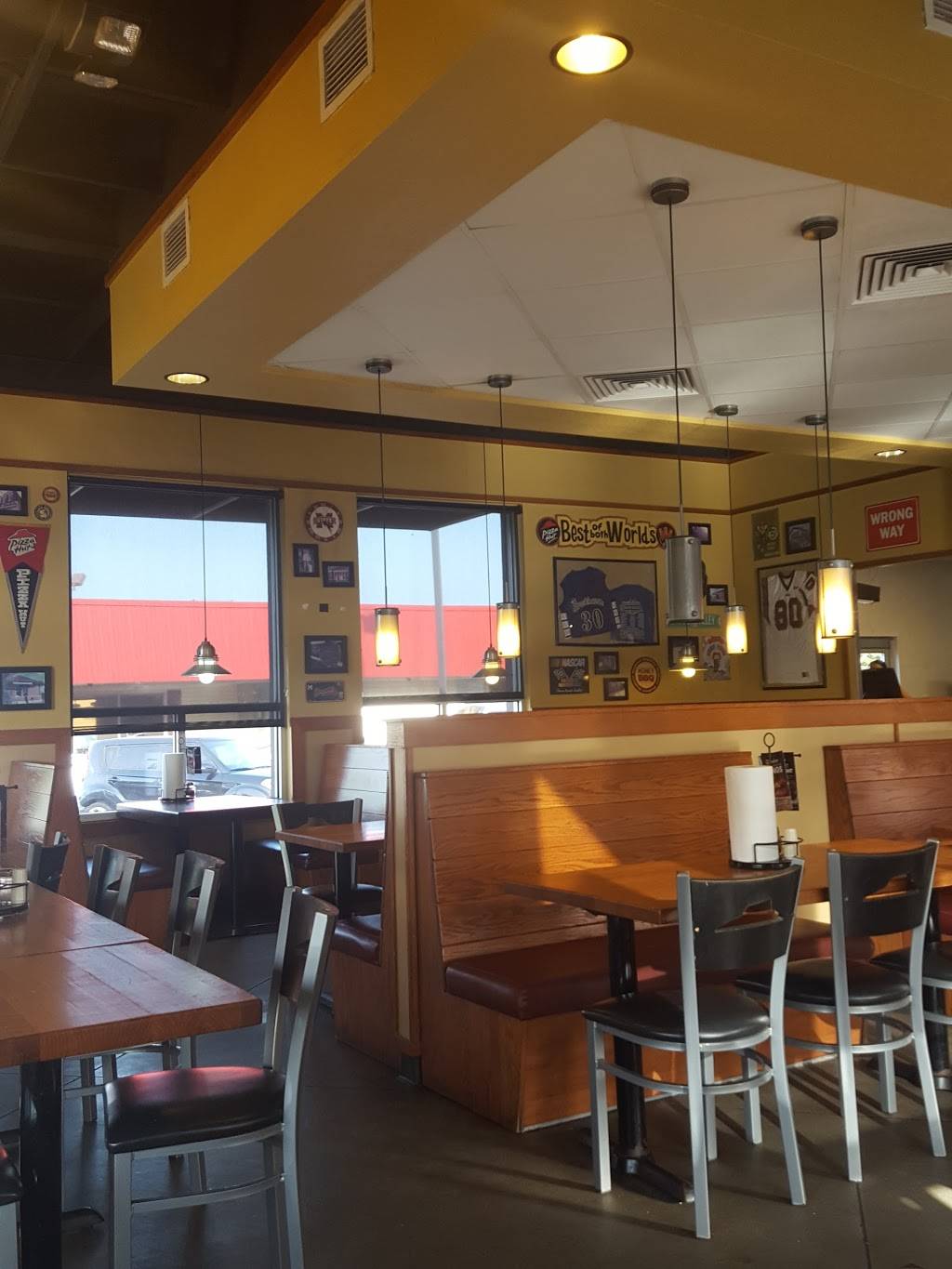 Pizza Hut | meal delivery | 1053 Brookway Blvd, Brookhaven, MS 39601, USA | 6018331659 OR +1 601-833-1659