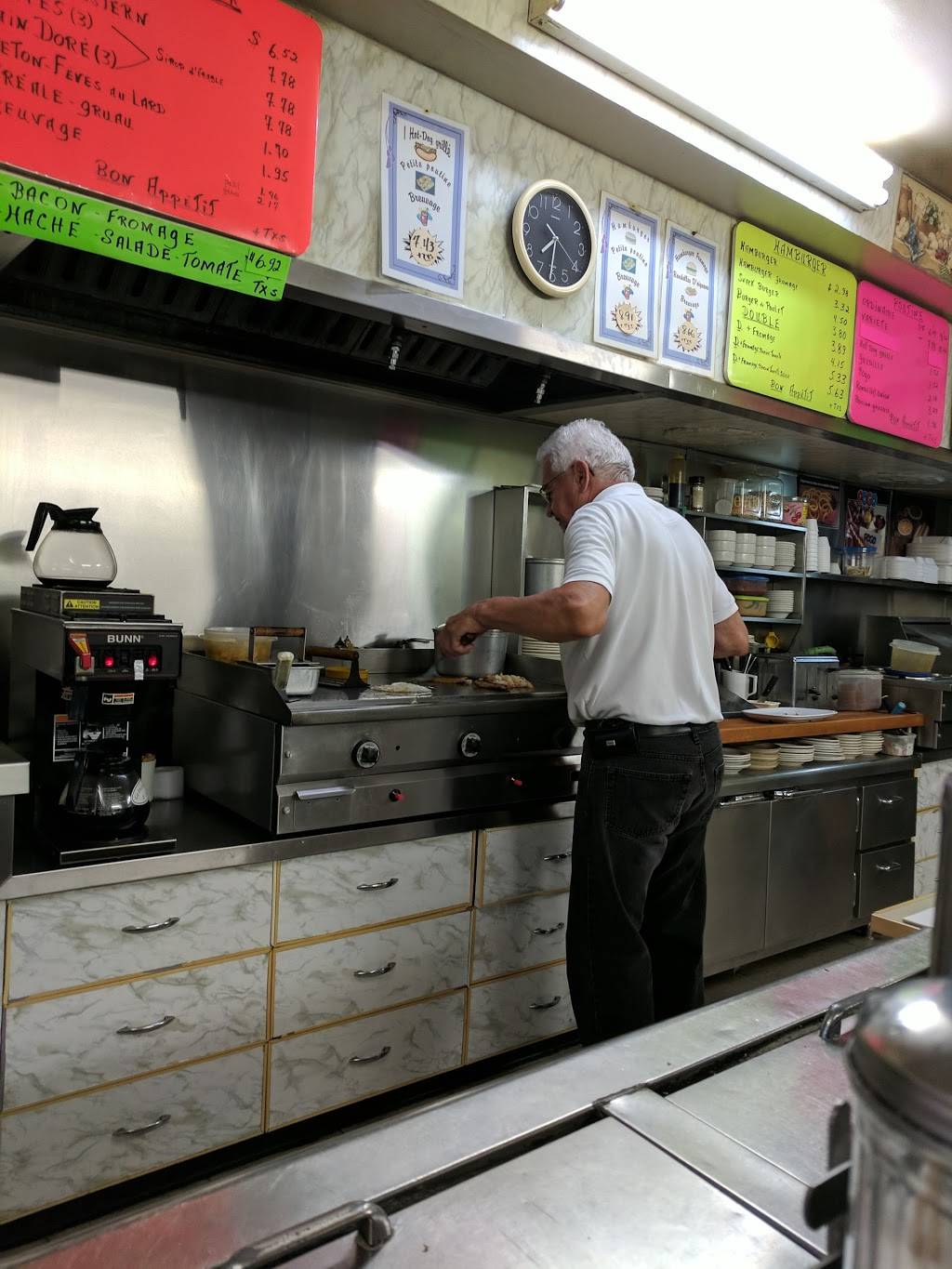 Casse-Croute BH | restaurant | 1143 Rue Galt O, Sherbrooke, QC J1H 2A3, Canada | 8193469060 OR +1 819-346-9060