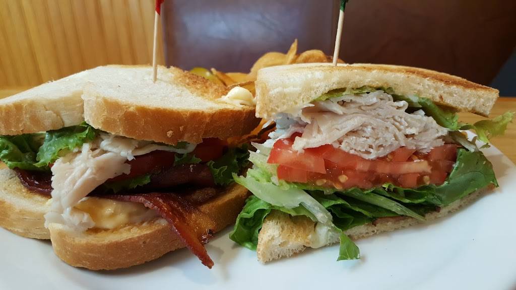 Harrys Cafe & Place | cafe | 808 W Main St, Lake Geneva, WI 53147, USA | 2622483494 OR +1 262-248-3494