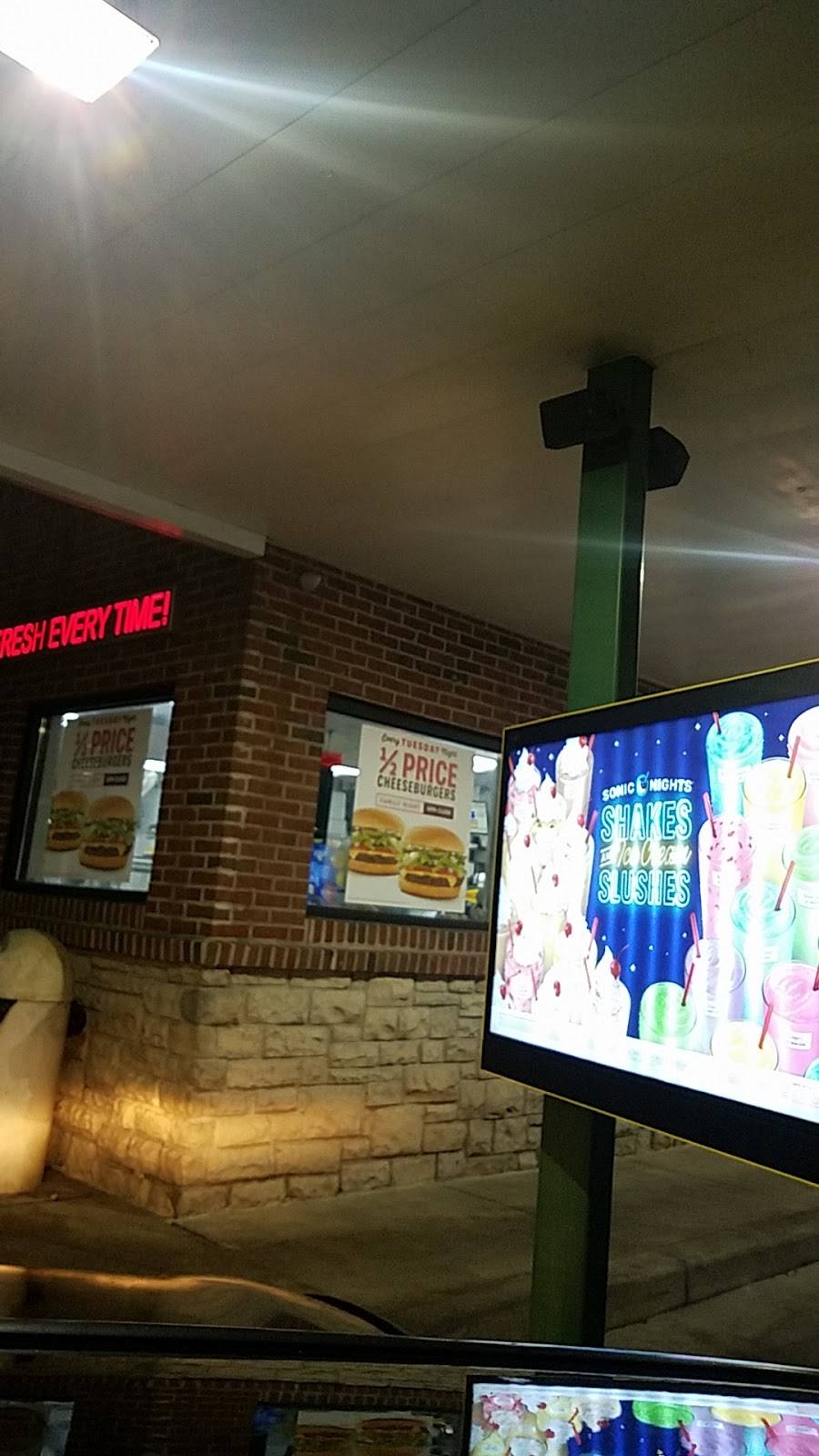 Sonic Drive-In | restaurant | 16270 M-85, Southgate, MI 48195, USA | 7347597117 OR +1 734-759-7117