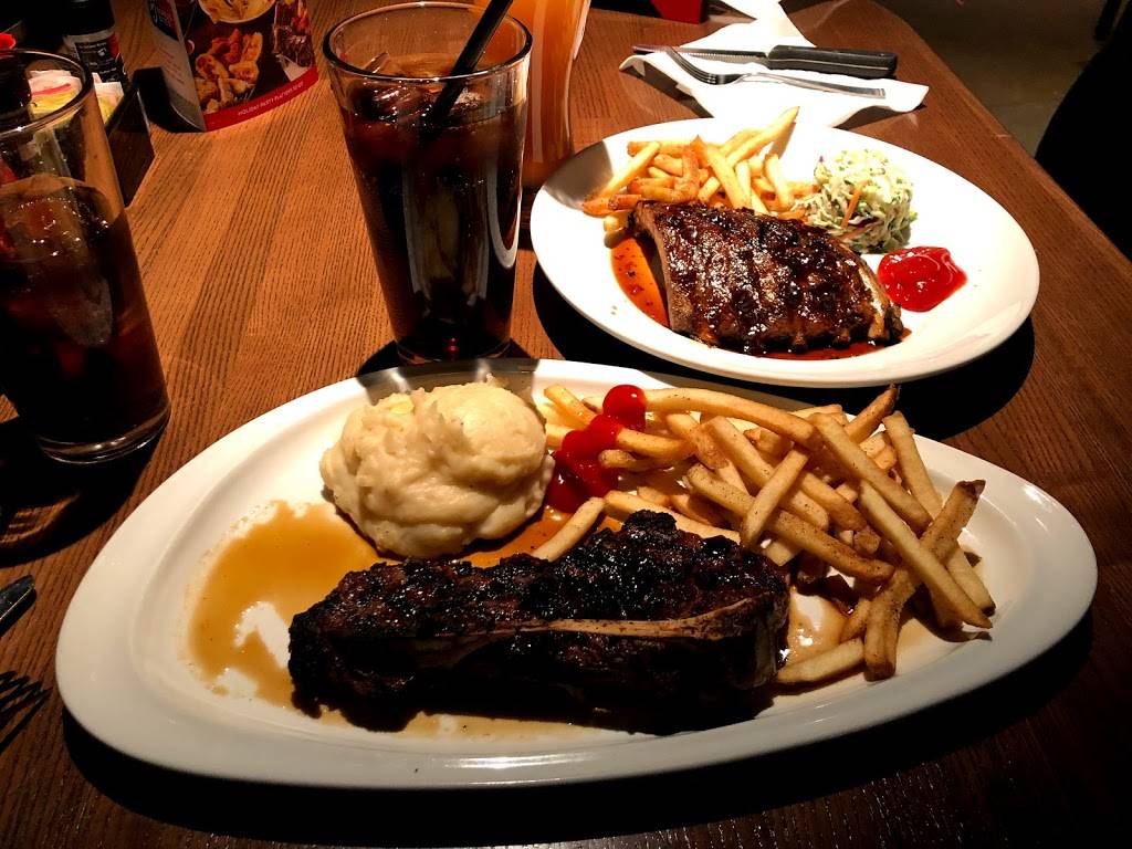 TGI Fridays | restaurant | 1 Brewers Way, Milwaukee, WI 53214, USA | 4149024201 OR +1 414-902-4201