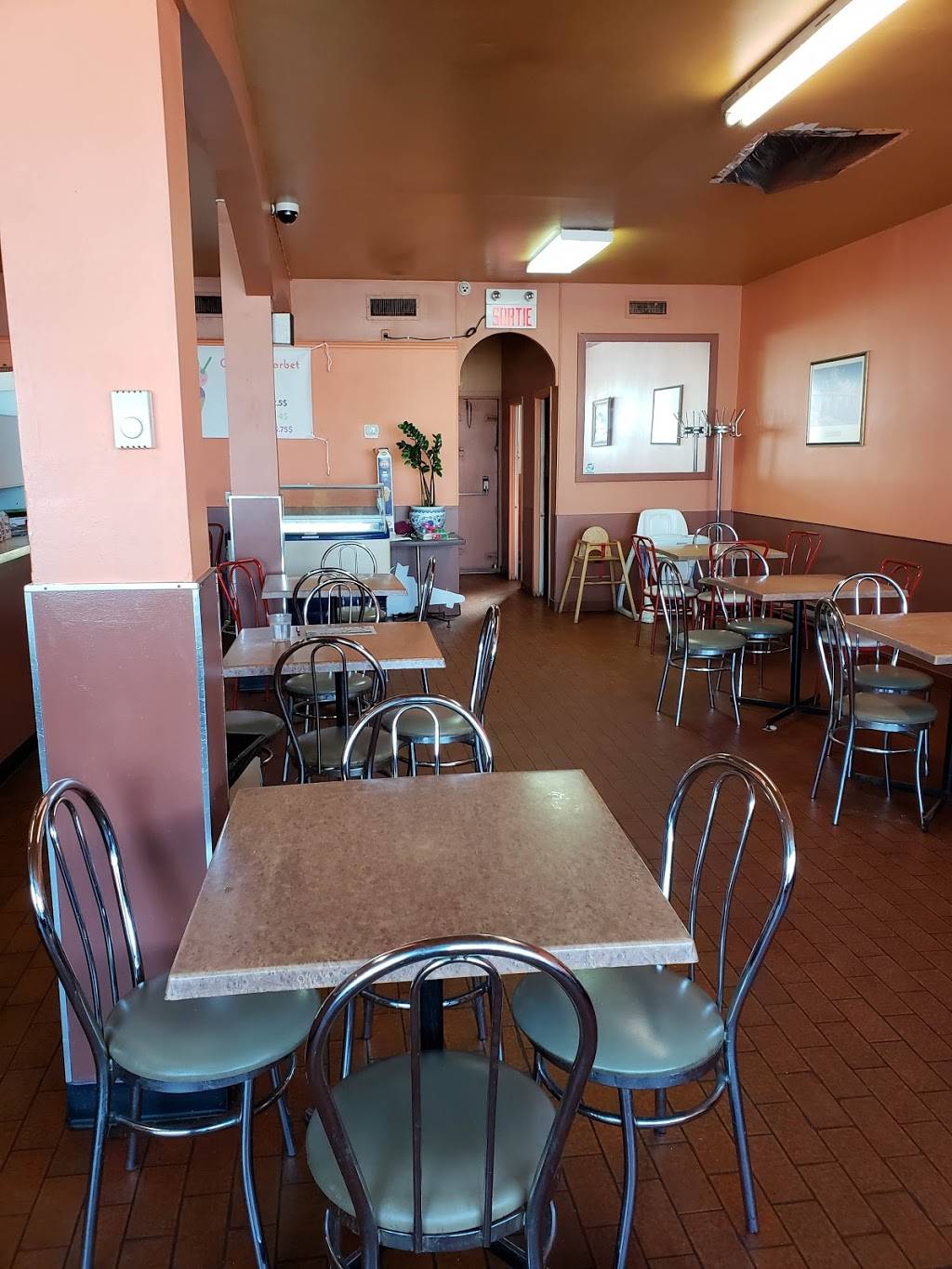 Mon Ami Drive In | restaurant | 11810 Boulevard Langelier, Montréal, QC H1G 3M3, Canada | 5143253651 OR +1 514-325-3651