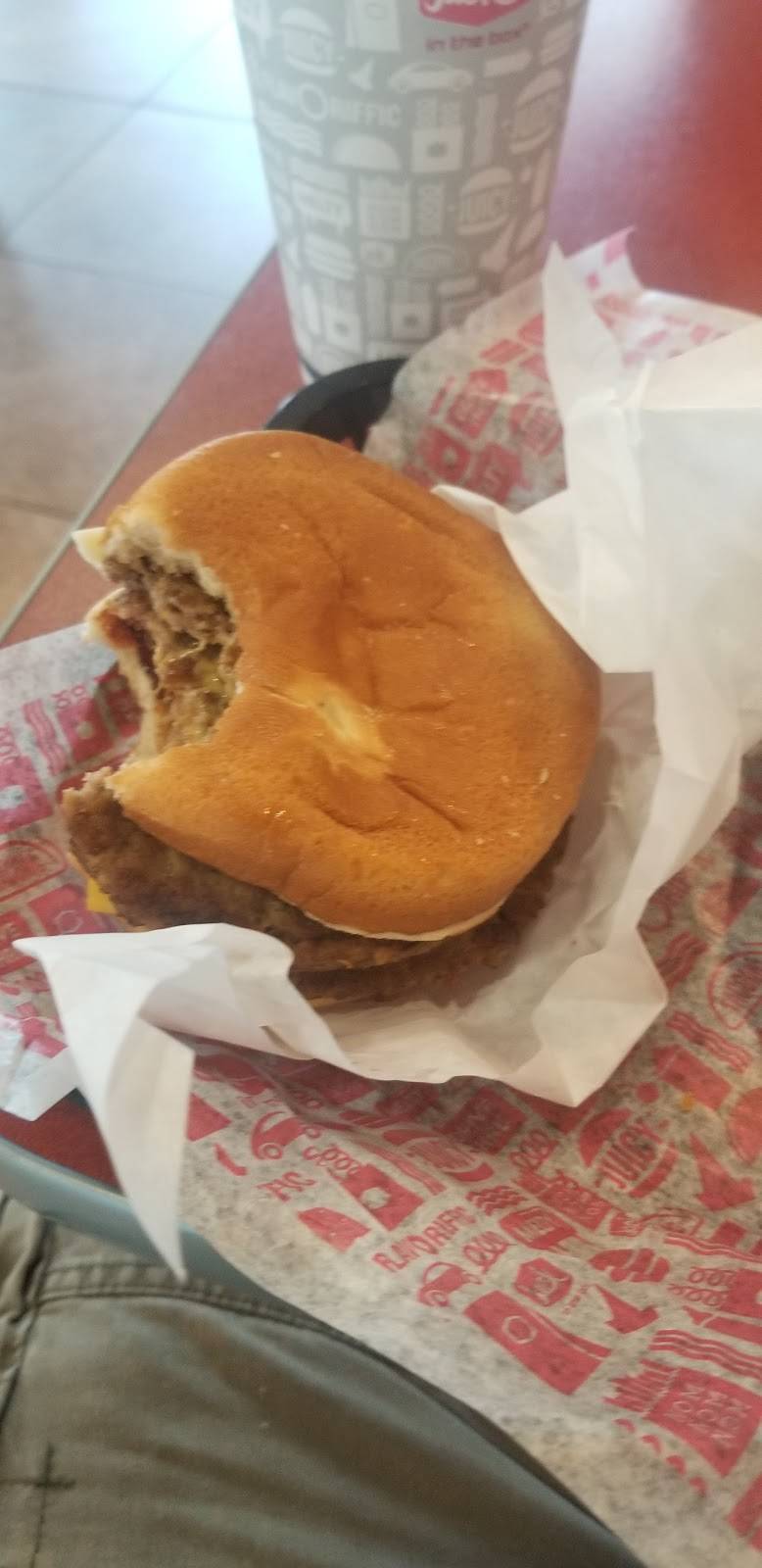 Jack in the Box | restaurant | 10473 Alta Loma Dr, Rancho Cucamonga, CA 91737, USA | 9094836335 OR +1 909-483-6335