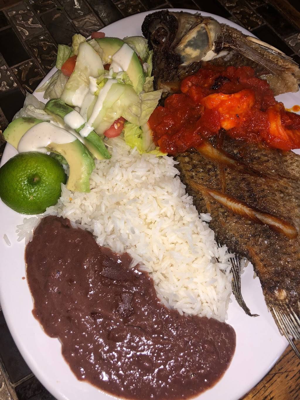 La Familia Restaurant | restaurant | 200 S Haven St, Baltimore, MD 21224, USA | 4438270990 OR +1 443-827-0990