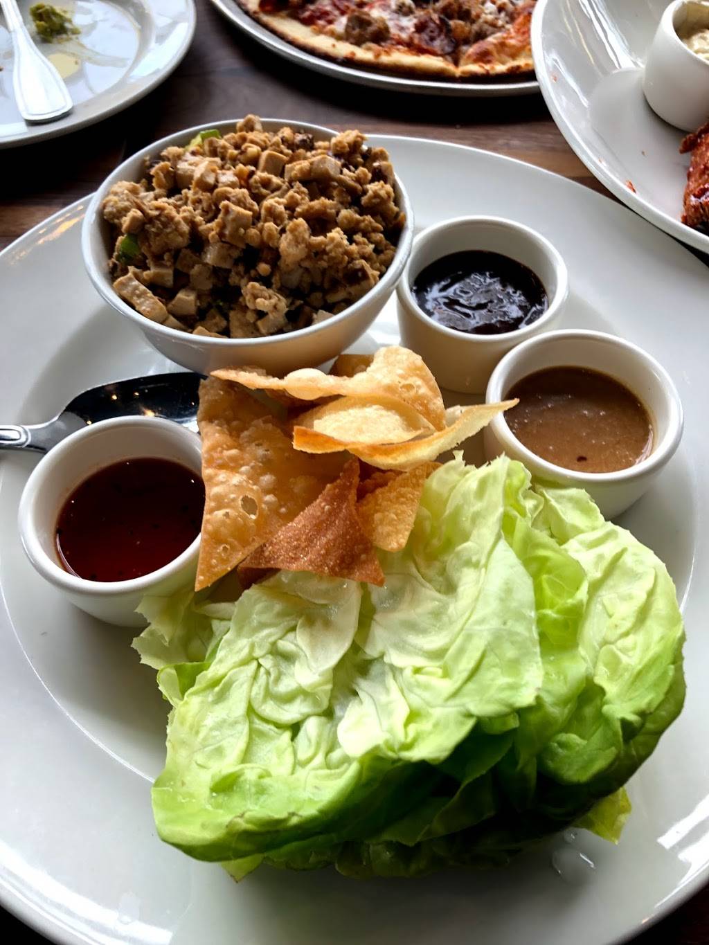 Yard House | restaurant | 950 W Big Beaver Rd, Troy, MI 48084, USA | 2482730126 OR +1 248-273-0126