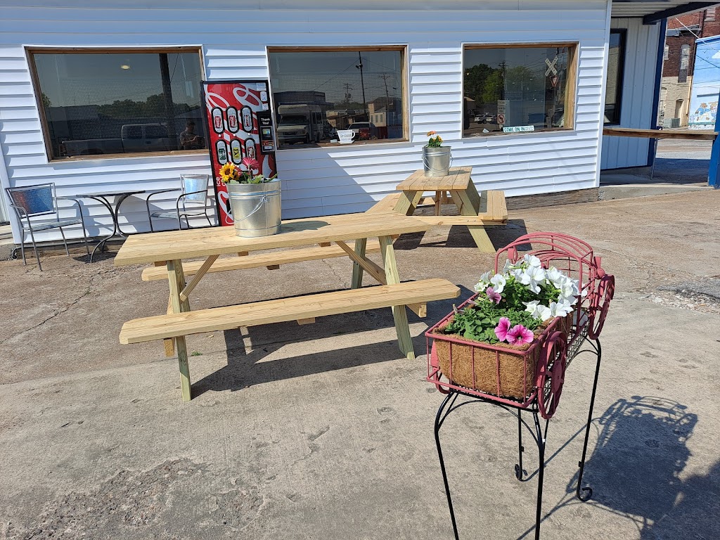 Take Me Back Cafe | cafe | 302 W Wood St, Paris, TN 38242, USA | 7316421952 OR +1 731-642-1952