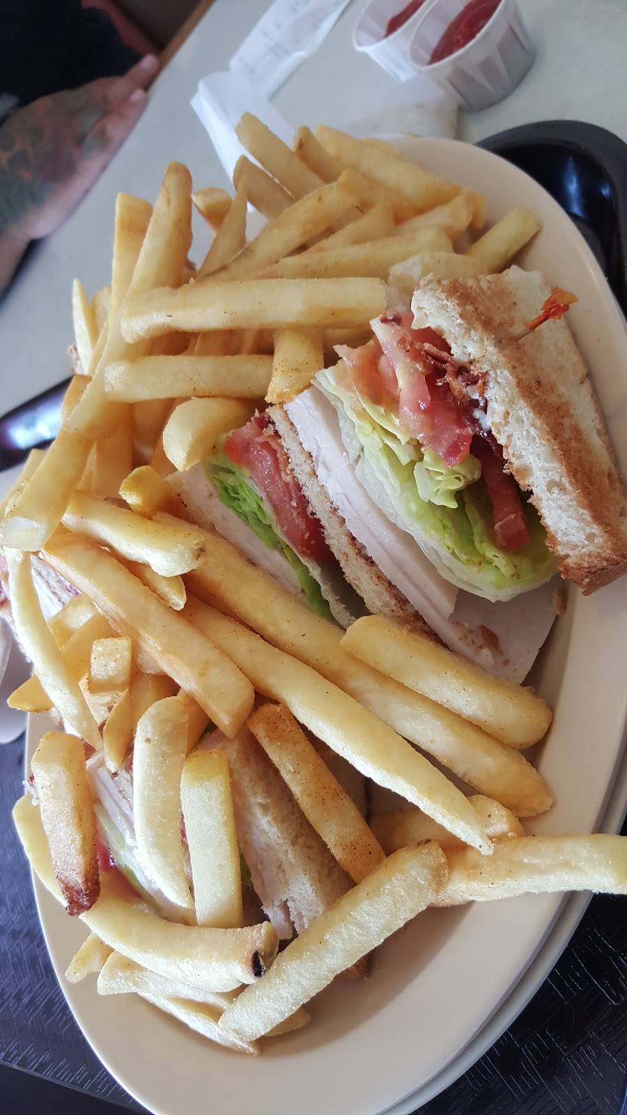 Petes Burger | restaurant | 13235 Paramount Blvd, South Gate, CA 90280, USA | 5625317775 OR +1 562-531-7775