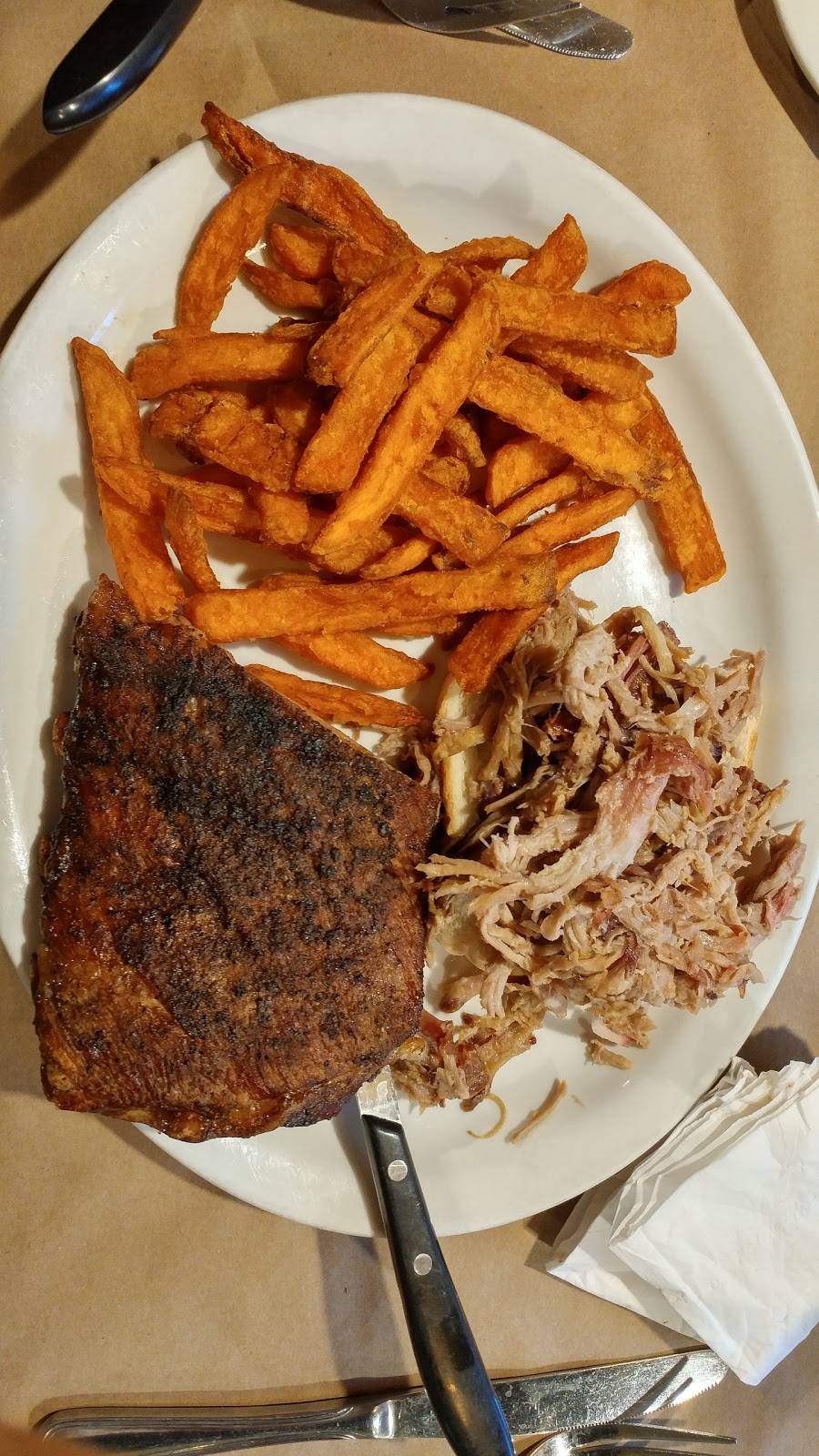 Harbor Q Smokehouse & Catering | restaurant | 84 Old Shore Rd, Port Washington, NY 11050, USA | 5168834227 OR +1 516-883-4227