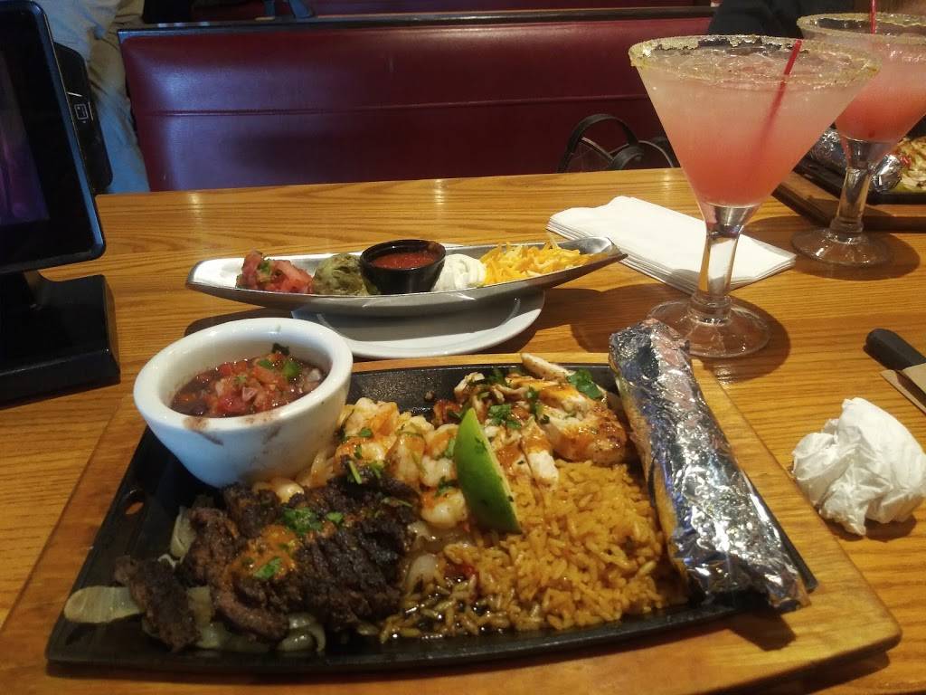 Chilis Grill & Bar | meal takeaway | 3220 Fashion Center Blvd, Newark, DE 19702, USA | 3022926999 OR +1 302-292-6999