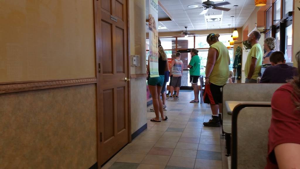 Subway | restaurant | 948 Center Ave, Oostburg, WI 53070, USA | 9205646037 OR +1 920-564-6037