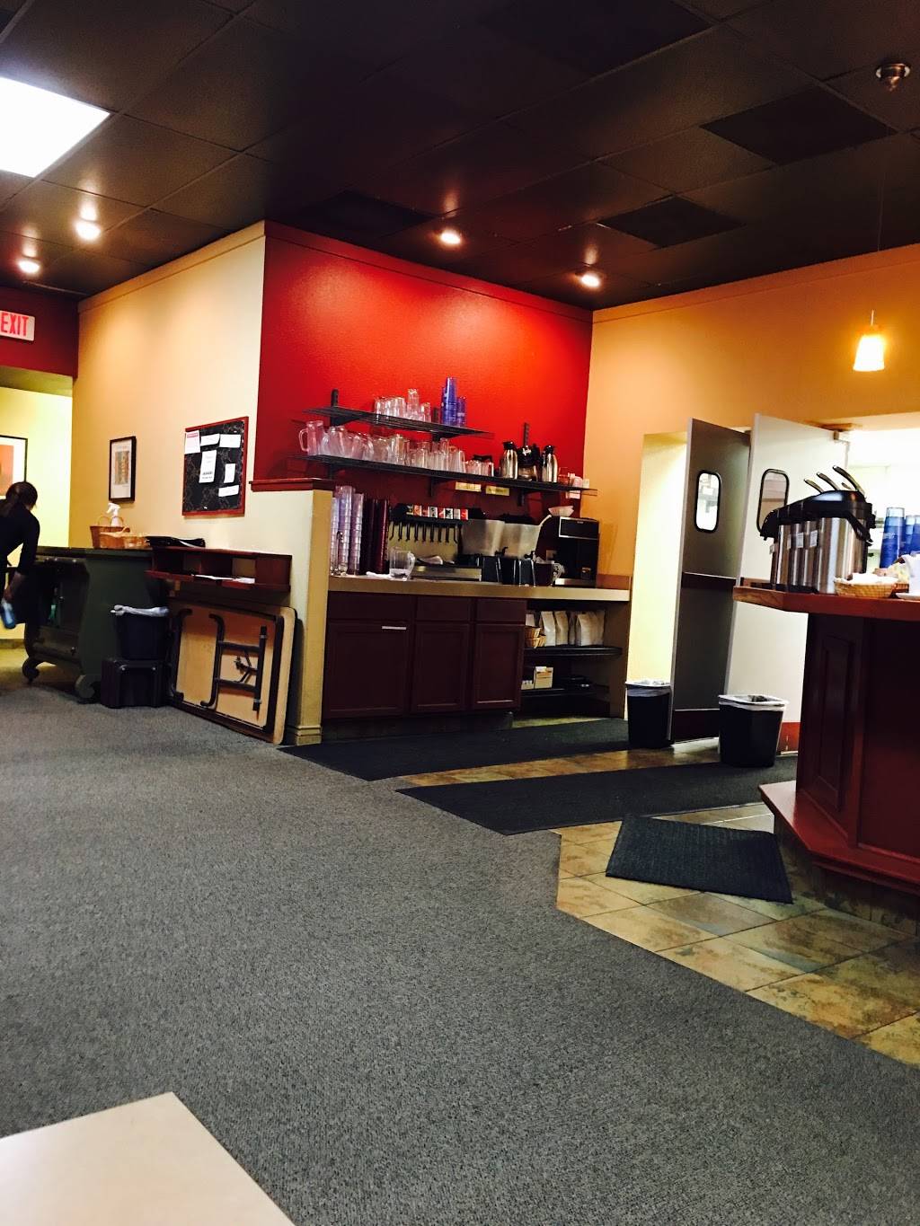 The Tremont | restaurant | 24 W Main St, Marshalltown, IA 50158, USA | 6417549082 OR +1 641-754-9082