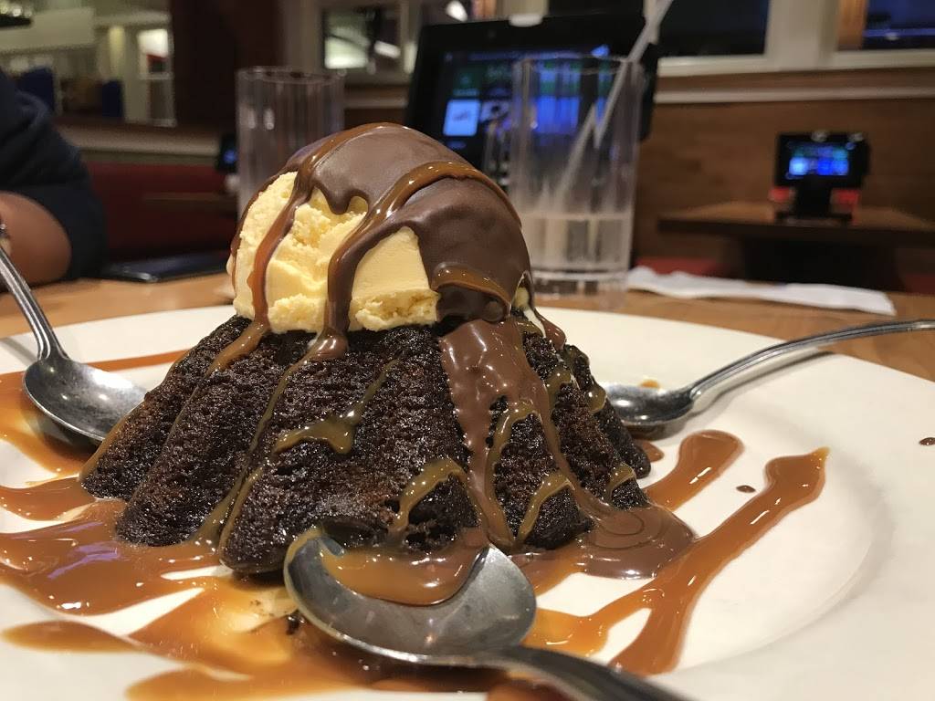 Chilis Grill & Bar | meal takeaway | 2891 S Veterans Pkwy, Springfield, IL 62704, USA | 2175468505 OR +1 217-546-8505