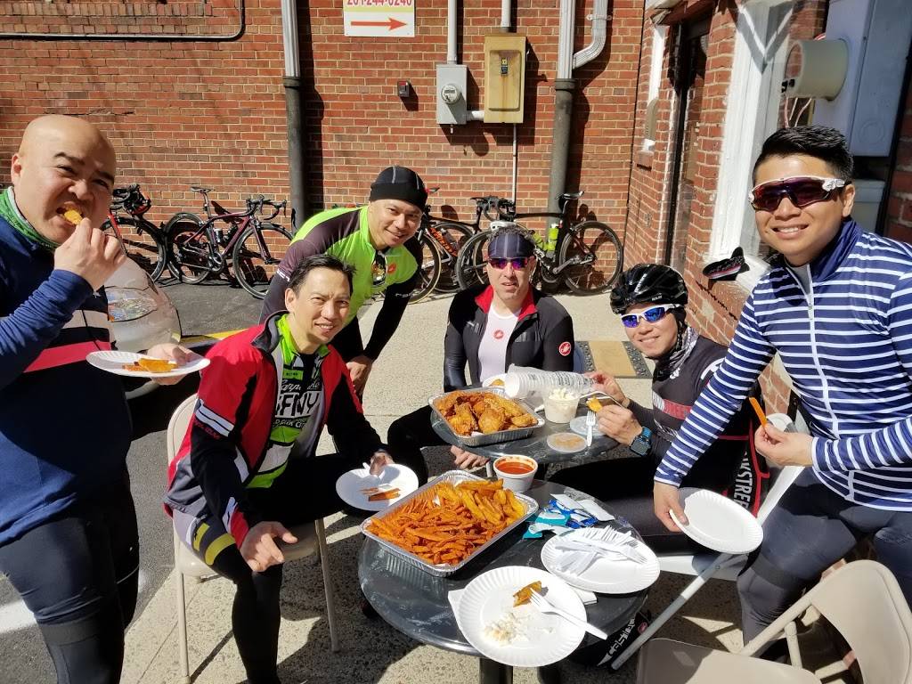 Chicken Delight | restaurant | 404 E Madison Ave, Dumont, NJ 07628, USA | 2013852400 OR +1 201-385-2400