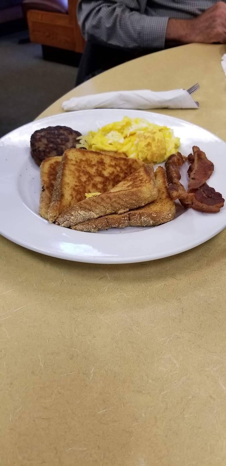 Round Table Family Restaurant | restaurant | 5407 Godfrey Rd b, Godfrey, IL 62035, USA | 6184666618 OR +1 618-466-6618