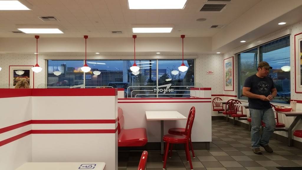 In-N-Out Burger | restaurant | 2525 W Mockingbird Ln, Dallas, TX 75235, USA | 8007861000 OR +1 800-786-1000