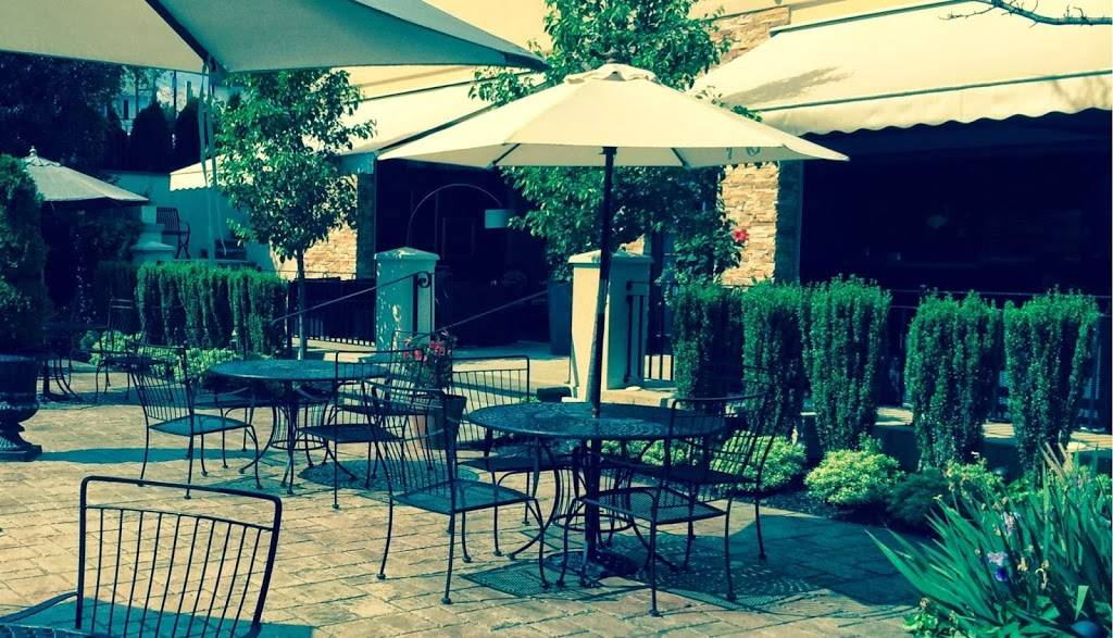 DiSalvos Lounge | night club | 355 E 4th St, Williamsport, PA 17701, USA | 5703271200 OR +1 570-327-1200