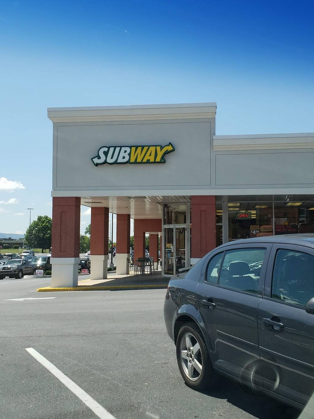 Subway | restaurant | 608 E Main St, Waynesboro, PA 17268, USA | 7177622292 OR +1 717-762-2292