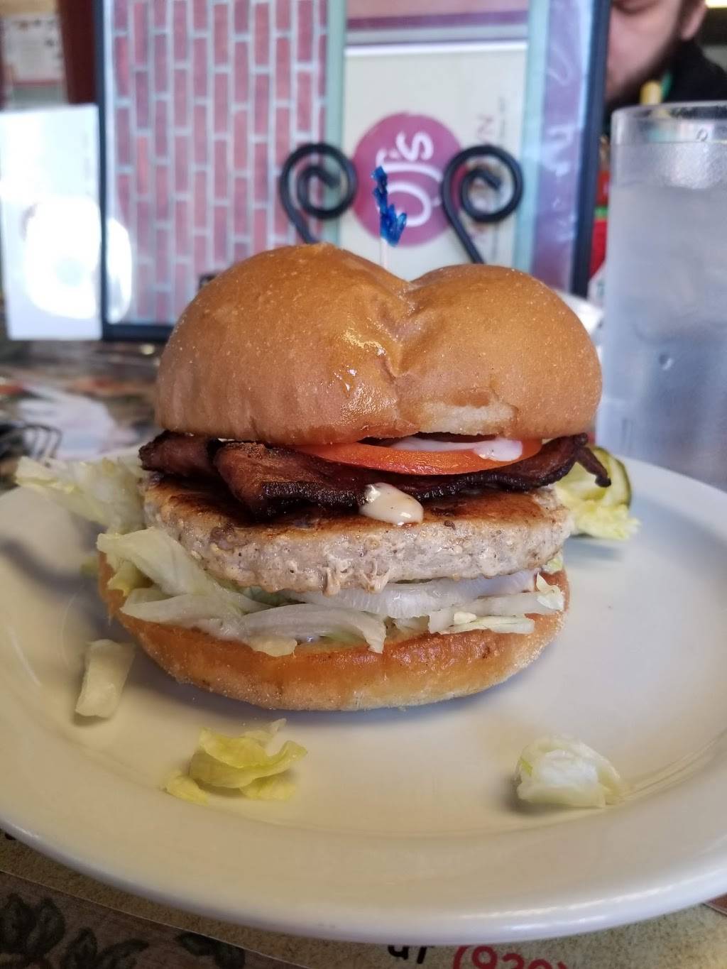 OJs Midtown Restaurant | restaurant | 128 W Main St, Gillett, WI 54124, USA | 9208556395 OR +1 920-855-6395