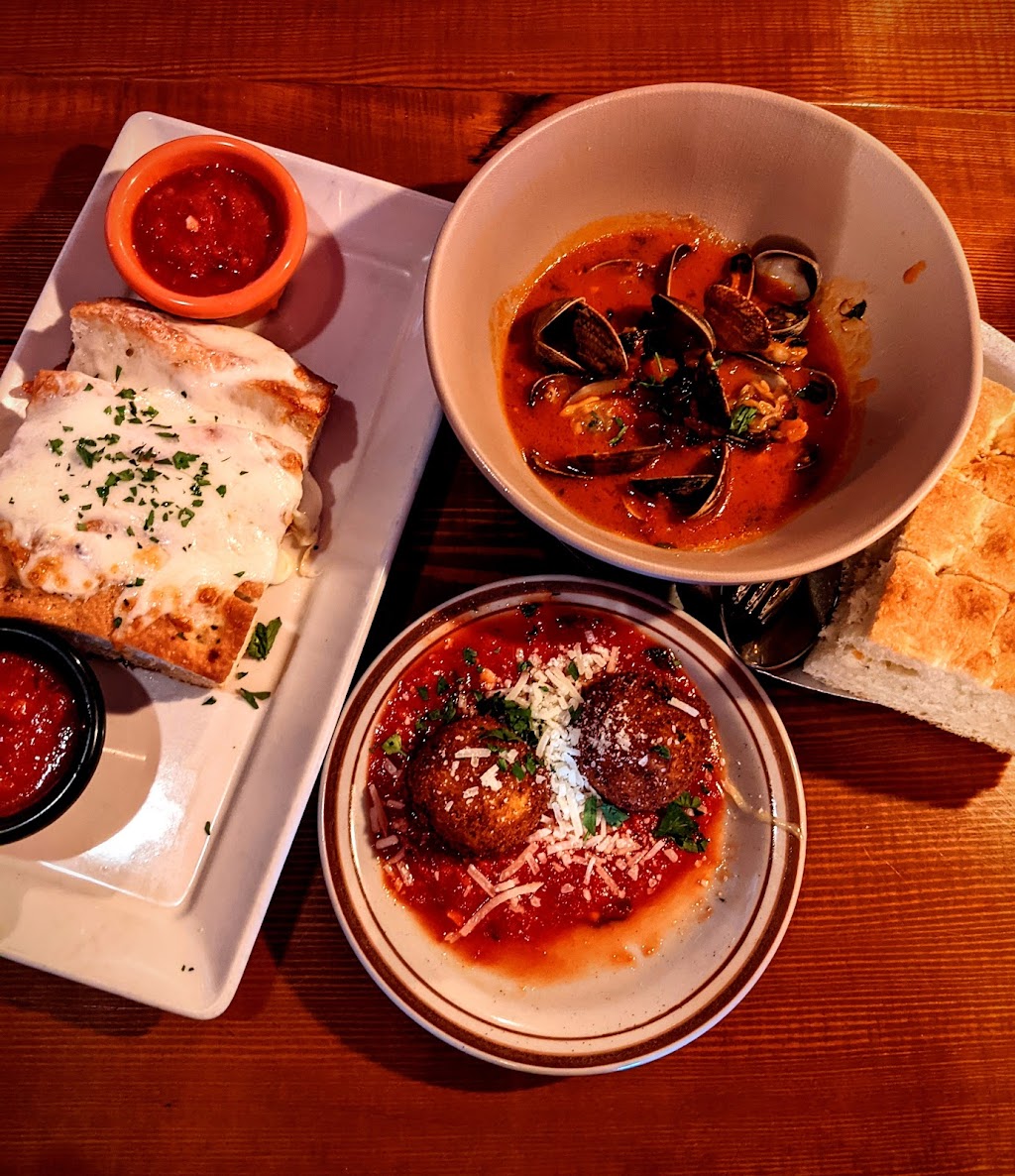 Bizzarro Italian Cafe - White Center | restaurant | 9635 16th Ave SW, Seattle, WA 98106, USA | 2064534441 OR +1 206-453-4441