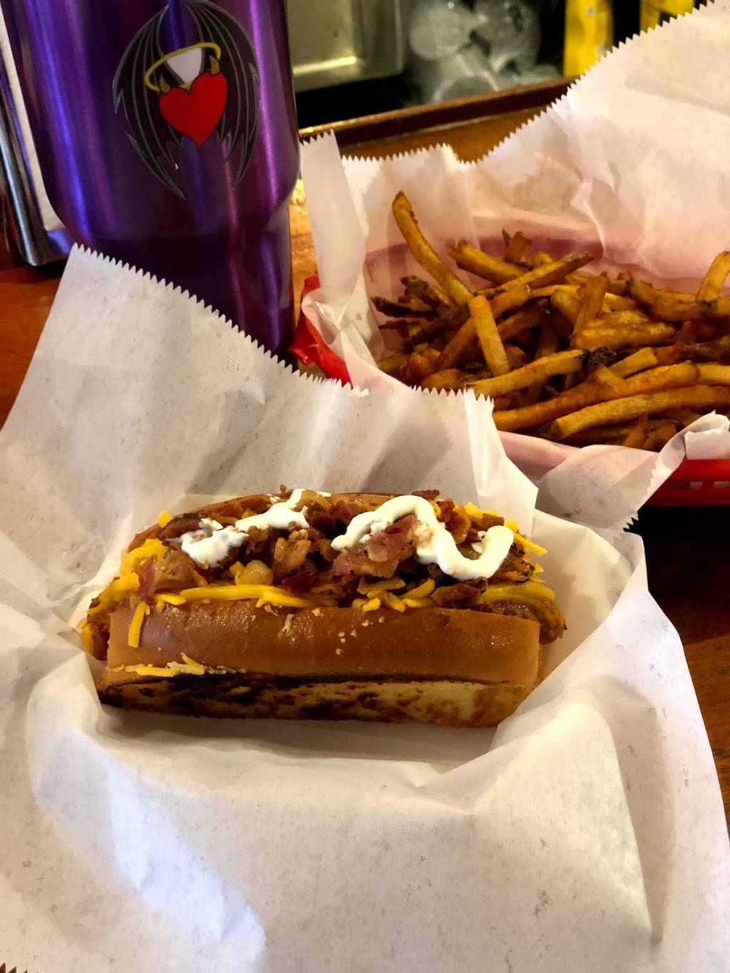 Dans Dogs Hot Dog Eatery & Diner | restaurant | 111 W Liberty St, Medina, OH 44256, USA | 3309522925 OR +1 330-952-2925