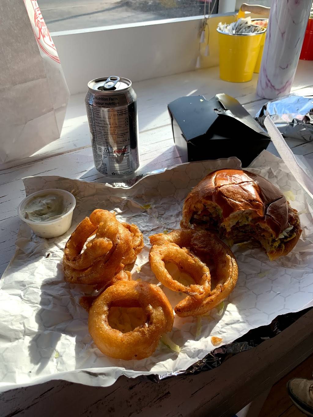 Burger Royale | restaurant | 162 Napier St, Barrie, ON L4M 1W5, Canada | 7055037695 OR +1 705-503-7695