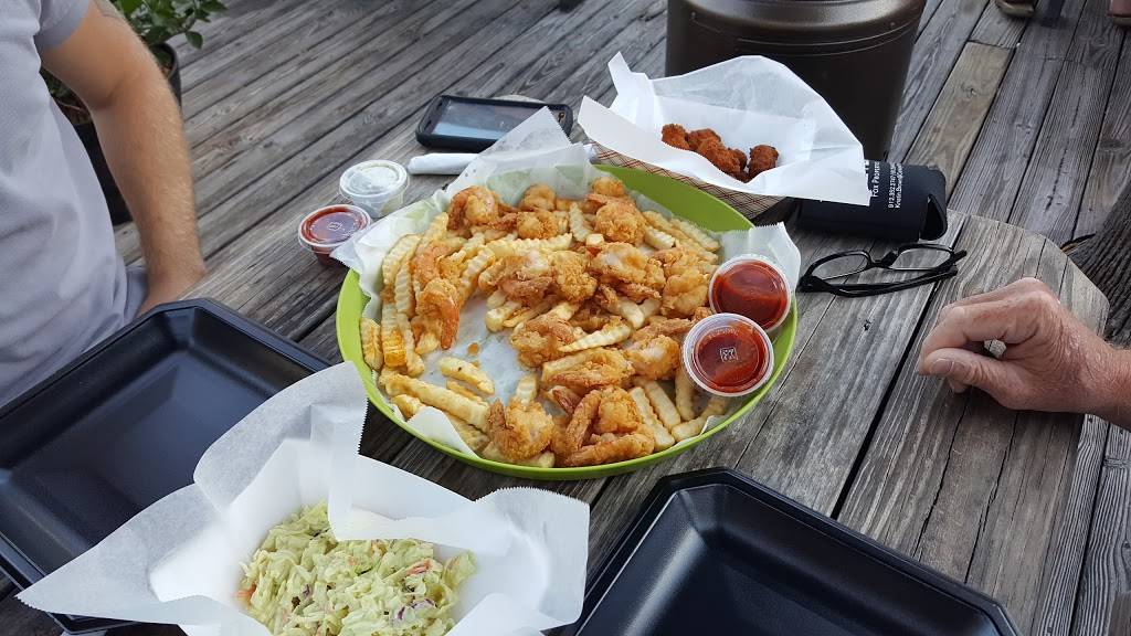 Flying Fish Bar & Grill | restaurant | 7906 US-80, Savannah, GA 31410, USA | 9128972009 OR +1 912-897-2009