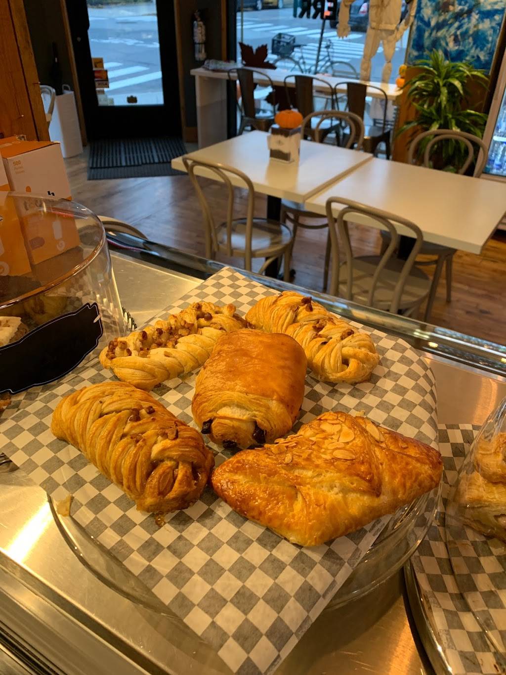 Cafe via Berri | restaurant | 426 Rue Faillon E, Montréal, QC H2R 1L4, Canada | 5145433542 OR +1 514-543-3542