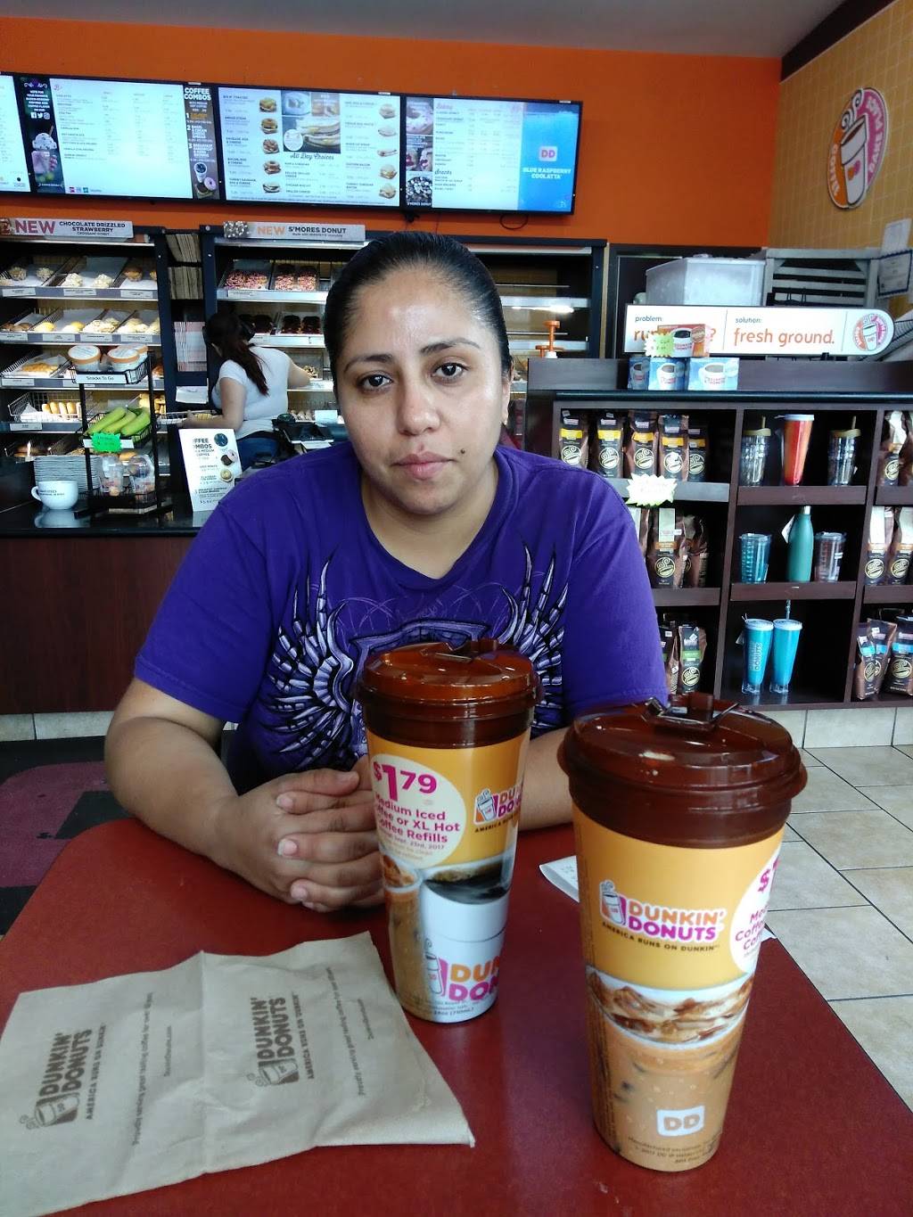 Dunkin | cafe | 892 S E Main St, East Dundee, IL 60118, USA | 8474287163 OR +1 847-428-7163