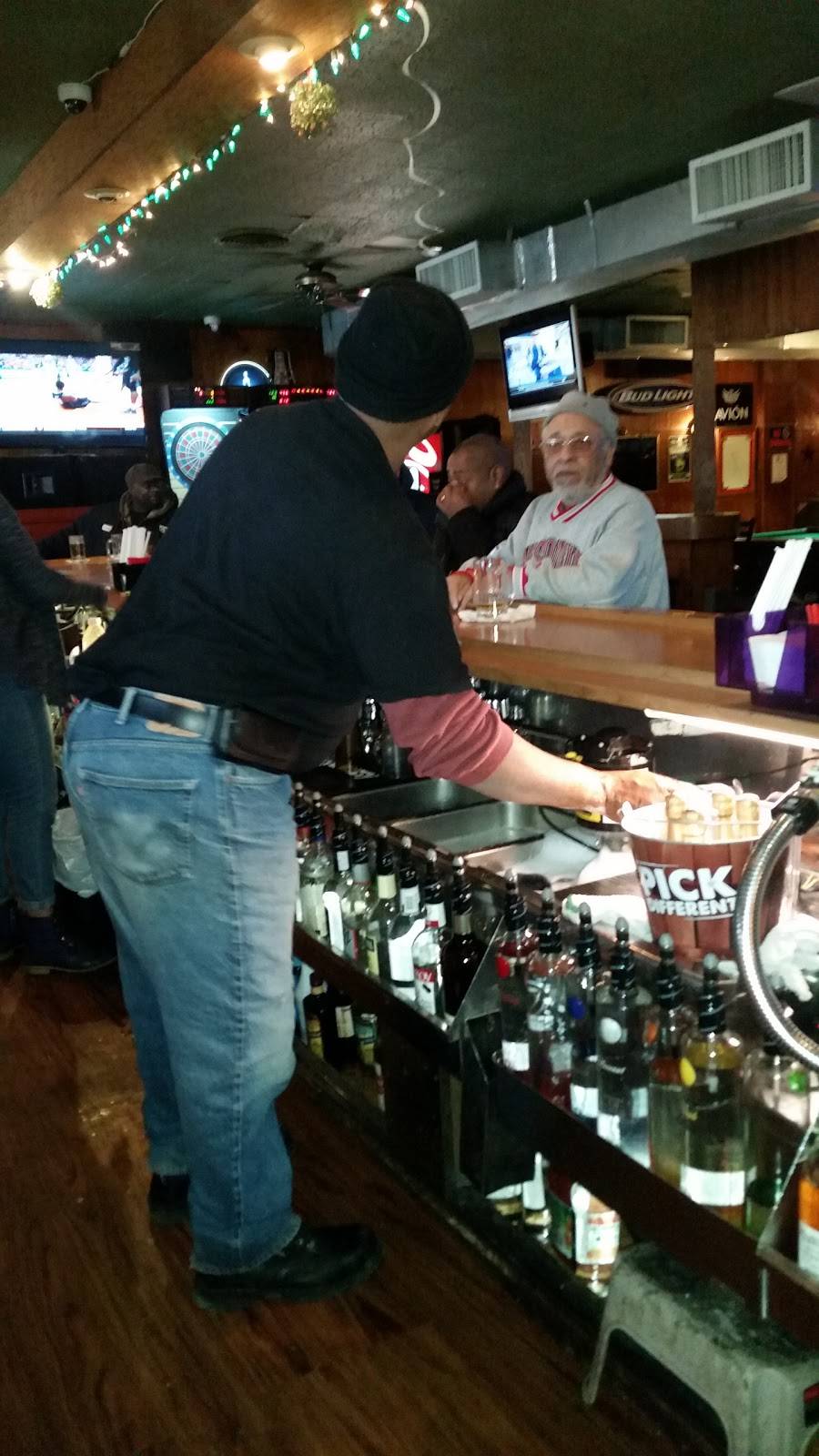 Diamonds Pub & Grille | restaurant | 7607 W Hampton Ave, Milwaukee, WI 53218, USA | 4144614150 OR +1 414-461-4150