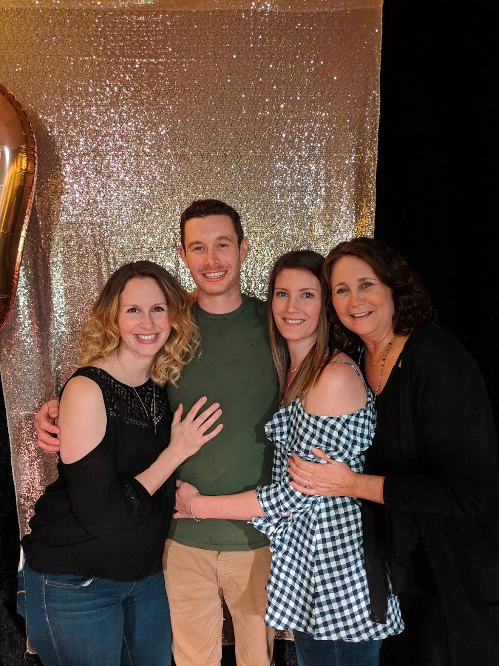 Clam Diggers Seafood | restaurant | 109 S Bridge St, Bedford, VA 24523, USA | 5405876727 OR +1 540-587-6727