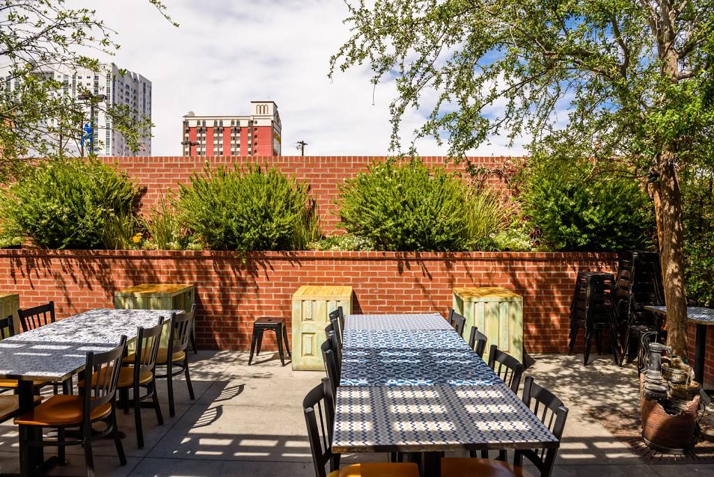 7th & Carson | restaurant | 616 E Carson Ave #110, Las Vegas, NV 89101, USA | 7028683355 OR +1 702-868-3355