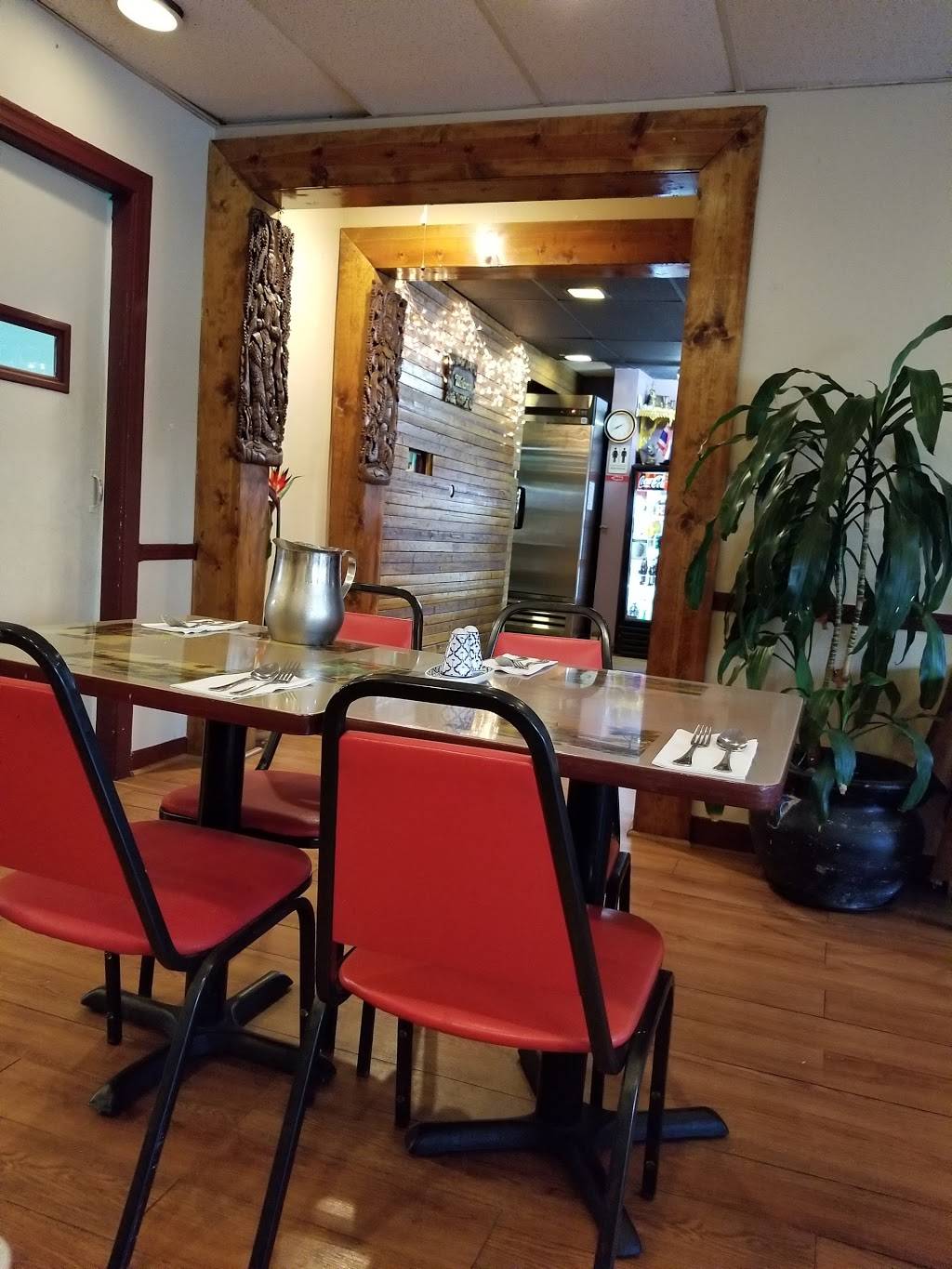 Ruang Khao | restaurant | 939 Bonifant St, Silver Spring, MD 20910, USA | 3015895341 OR +1 301-589-5341