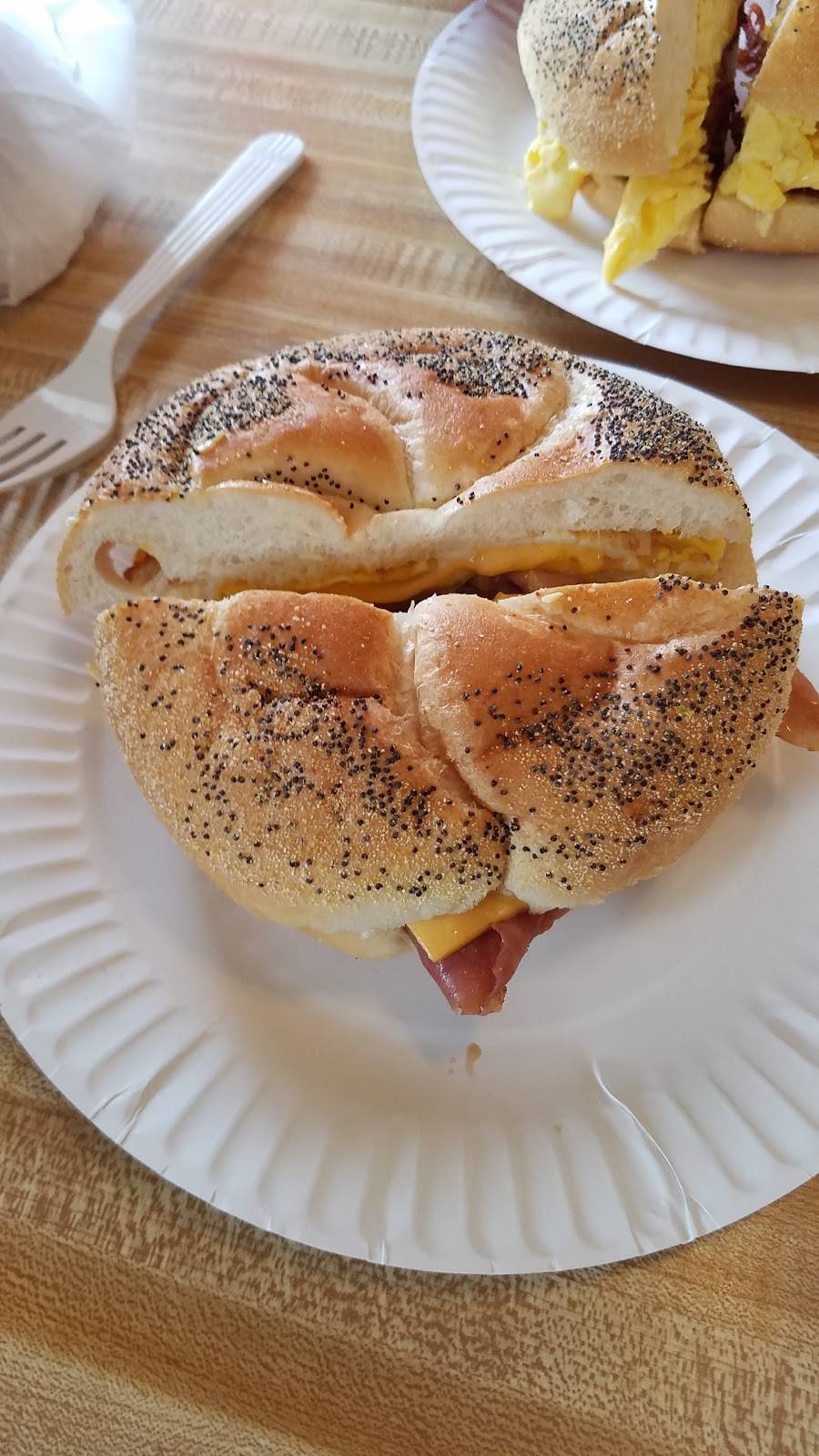 Sterlington Deli | meal takeaway | 3 Sterlington Commons, Greenport, NY 11944, USA | 6314778547 OR +1 631-477-8547