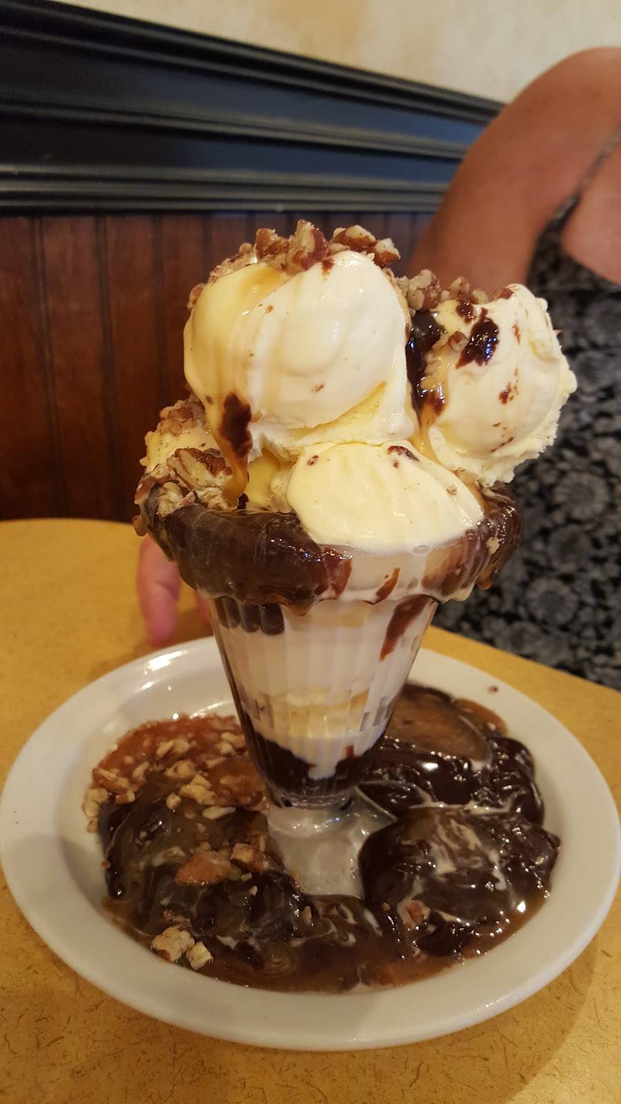 Main Street America An Eatery | restaurant | 22 S Main Ave, Lake Placid, FL 33852, USA | 8634657733 OR +1 863-465-7733