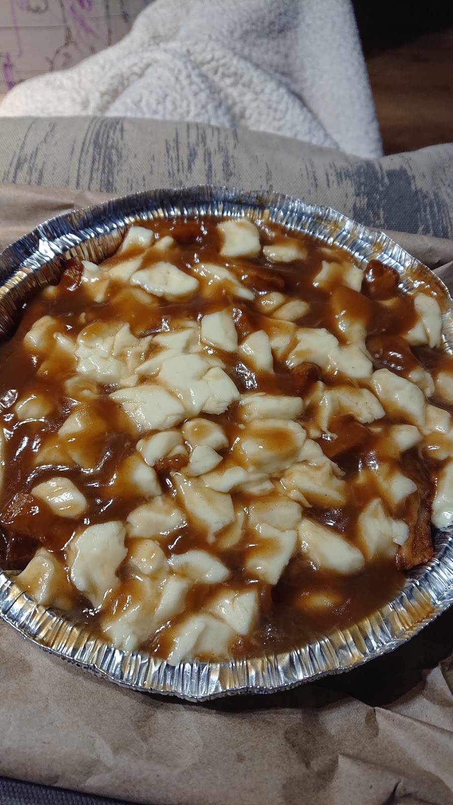 Resto Les Petits Delices | restaurant | Saint-Alexandre, QC J0J 1S0, Canada | 4384983354 OR +1 438-498-3354