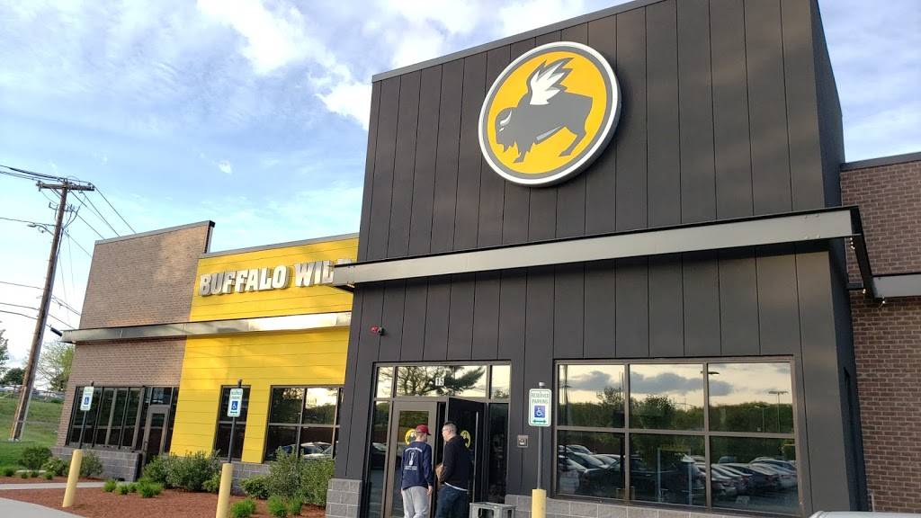 Buffalo Wild Wings | meal takeaway | 15 South Ave, Burlington, MA 01803, USA | 7813651907 OR +1 781-365-1907