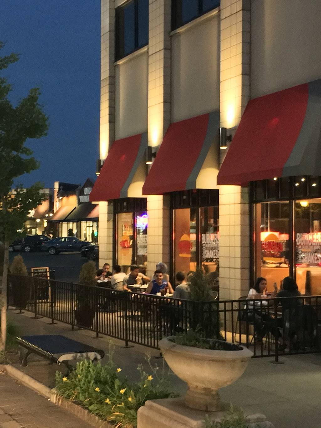 Famous Hamburger, West Dearborn | restaurant | 22207 Michigan Ave, Dearborn, MI 48124, USA | 3134360705 OR +1 313-436-0705