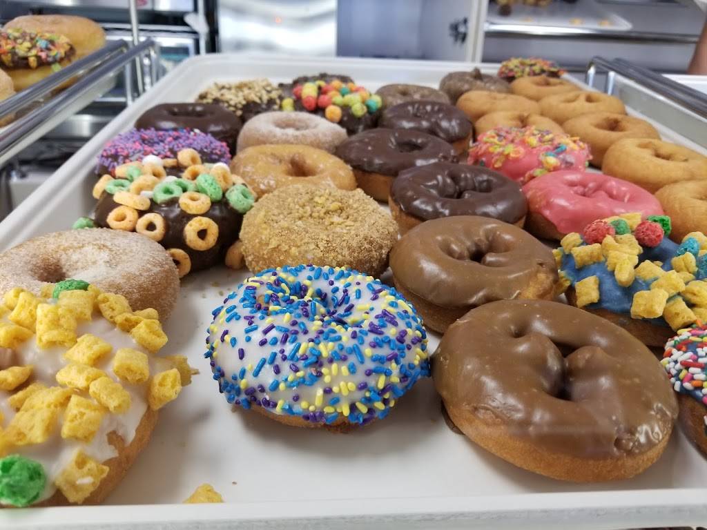 Donuts Crown | bakery | 1201 Lakeline Blvd, Cedar Park, TX 78613, USA | 5123375880 OR +1 512-337-5880