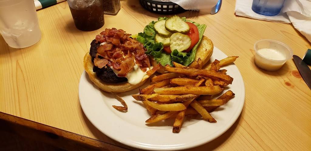 Buckhorn Grill & Pub | restaurant | 1801 Cabelas Ln, Prairie du Chien, WI 53821, USA | 6083265717 OR +1 608-326-5717
