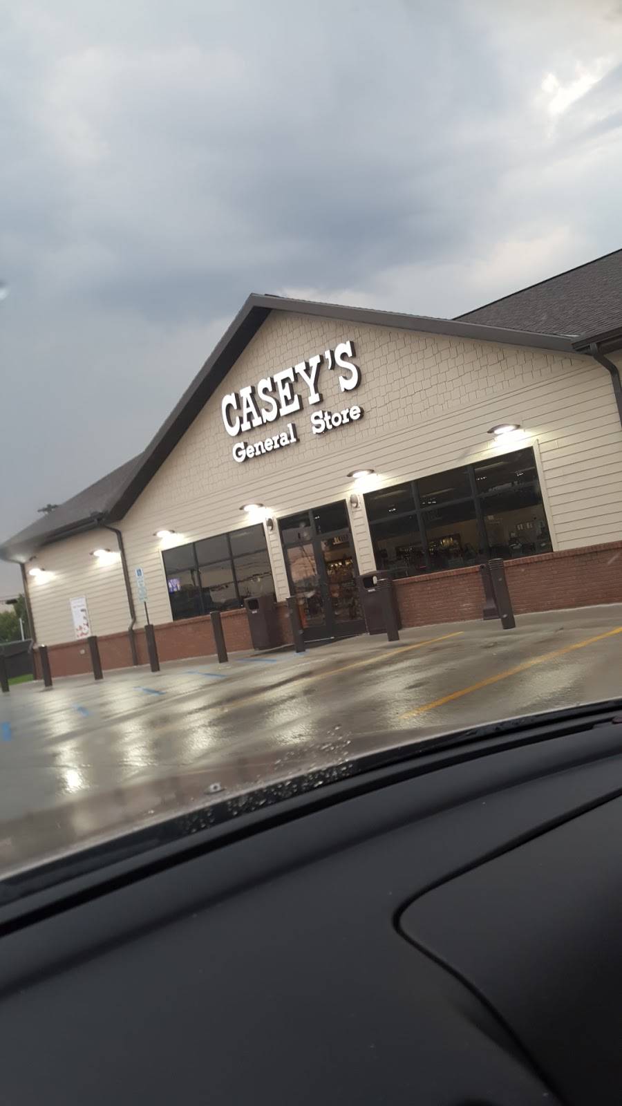 Caseys | meal takeaway | 4 S Main St, Dale, IN 47523, USA | 8129372503 OR +1 812-937-2503