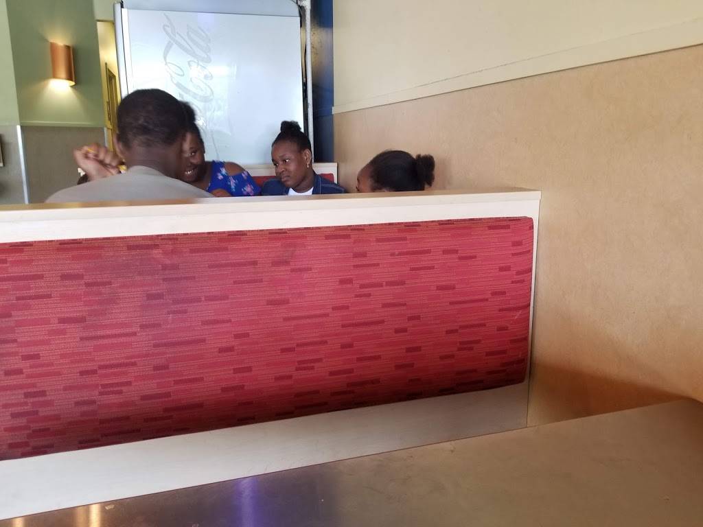 Subway | restaurant | 25252 Evergreen Rd, Southfield, MI 48075, USA | 2487998722 OR +1 248-799-8722