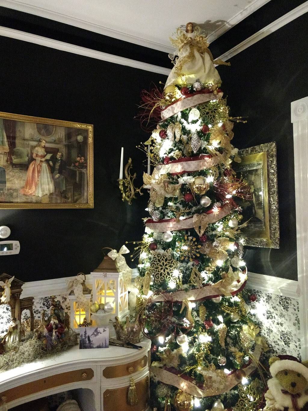 The Blue Lady | restaurant | 107A E Main St, Bedford, VA 24523, USA | 5405864622 OR +1 540-586-4622